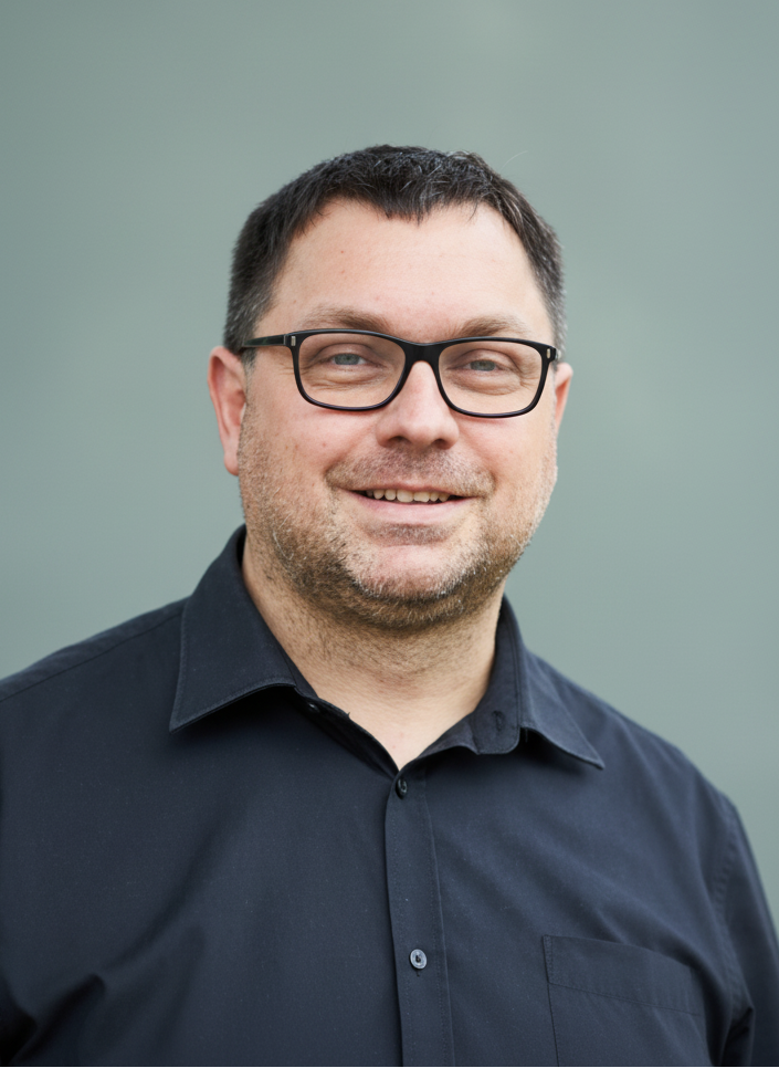 Dr. Mirko Buchholz